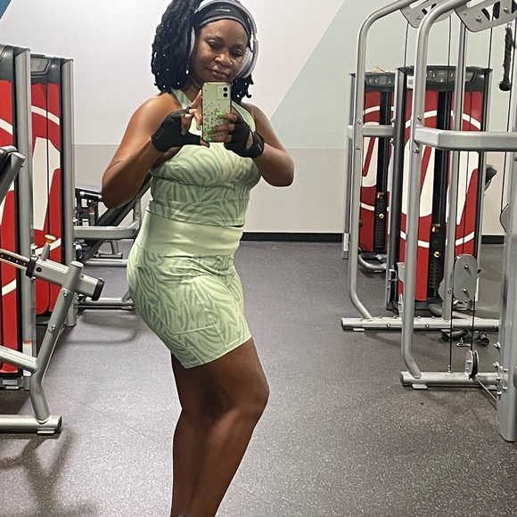 Meet your Posher, Shannon - Picture 2 of 5